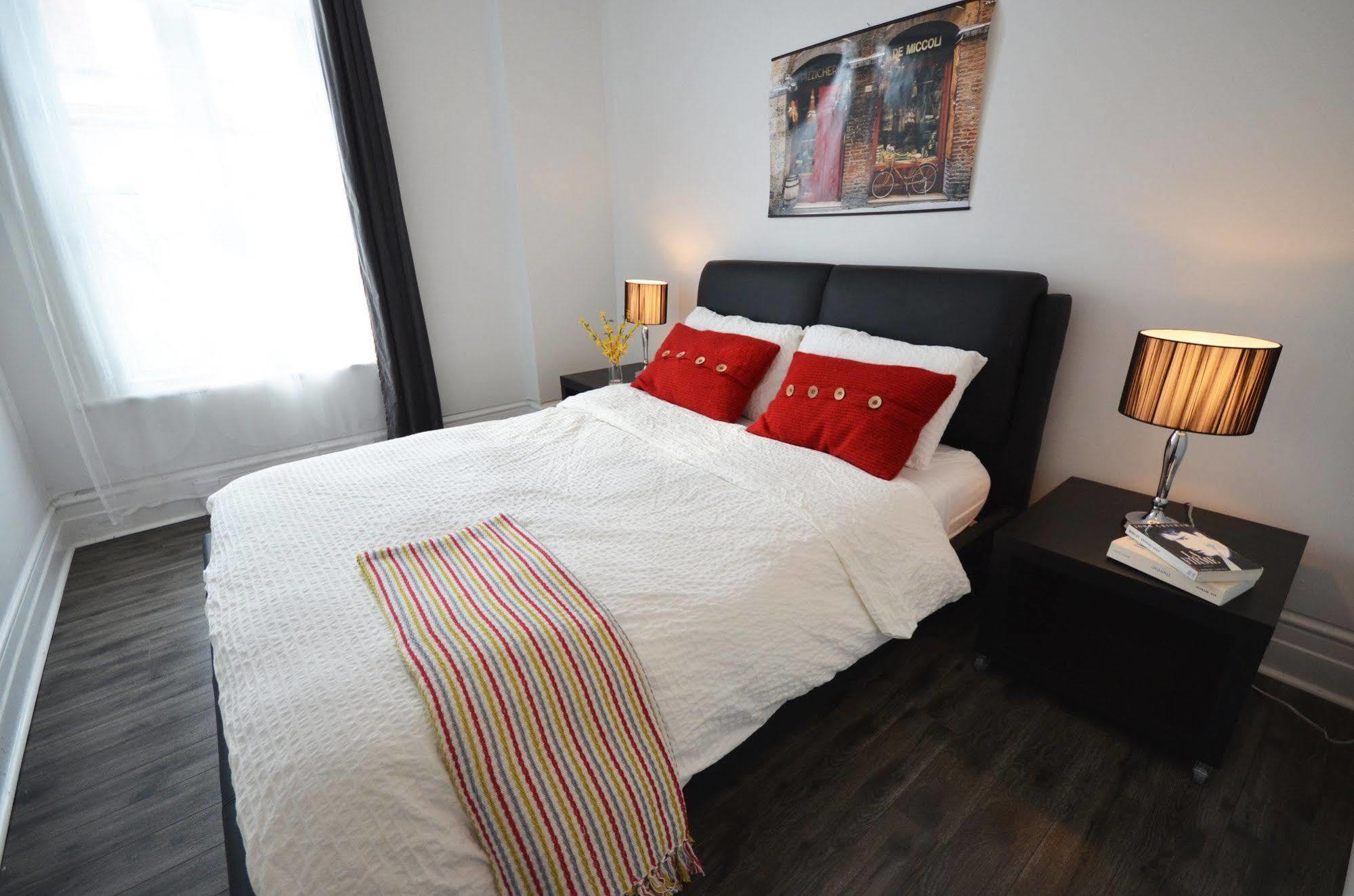 Likeahotel - Le Mont-Royal Монреал Екстериор снимка